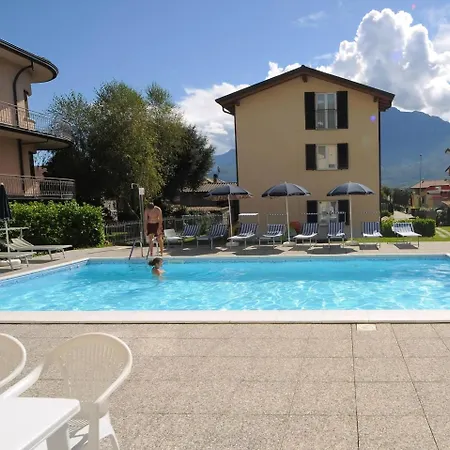 Lägenhet In Mit Gemeinschaftlichem Pool Domaso
