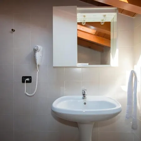 Lägenhet In Mit Gemeinschaftlichem Pool Domaso