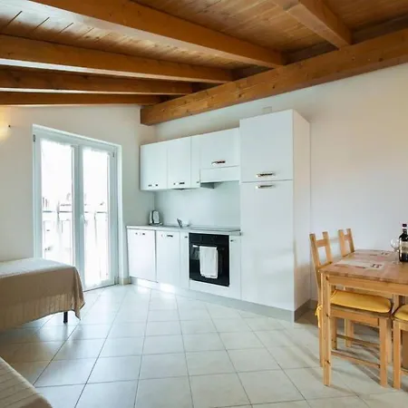 Appartement Lakeside Attic *